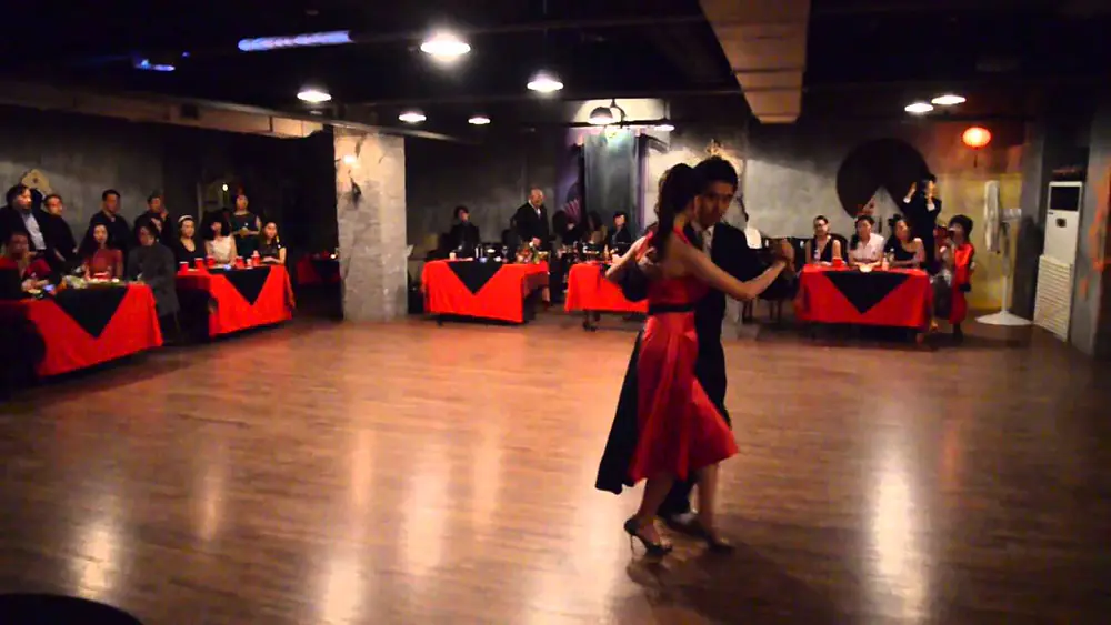 Video thumbnail for Leon Junseok Lee y Isabel Jinyoung Roh : Halloween Tango Party 2 : 31.Oct.2013 Seoul, Korea