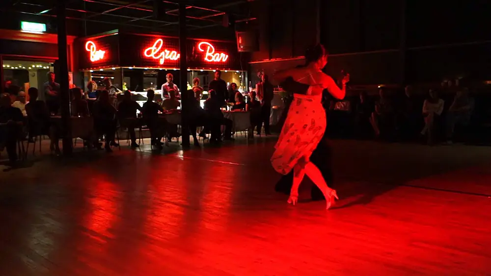 Video thumbnail for Anna Sol & Aldo Velásquez, milonga, La cicatriz/Juan d'Arienzo, Uppsala, Sweden, May 2015