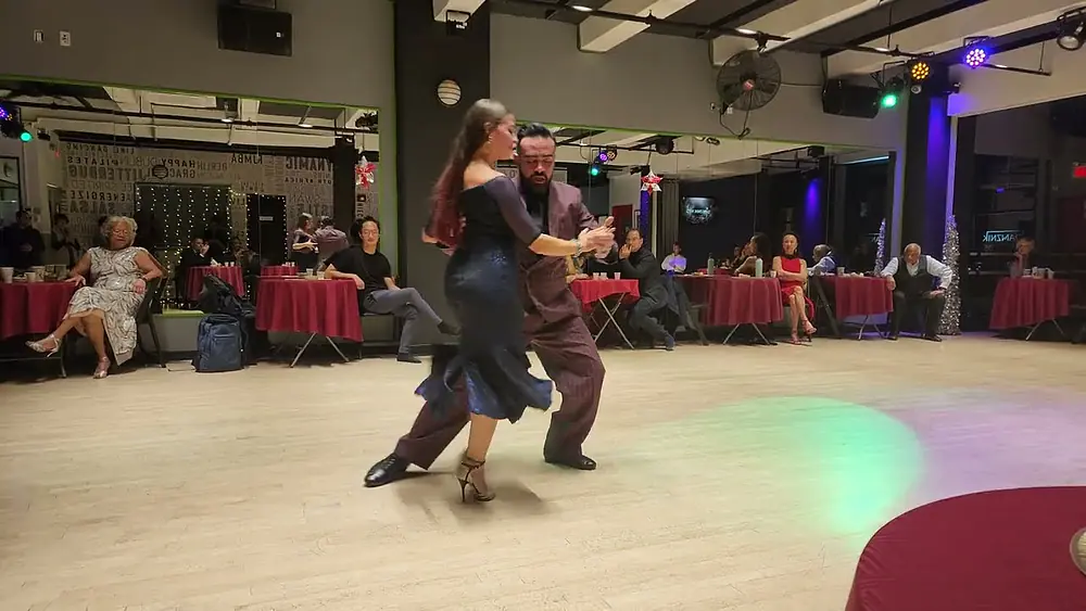 Video thumbnail for Argentine tango: Analía Centurión &  Leonardo Sardella  - Tortazos