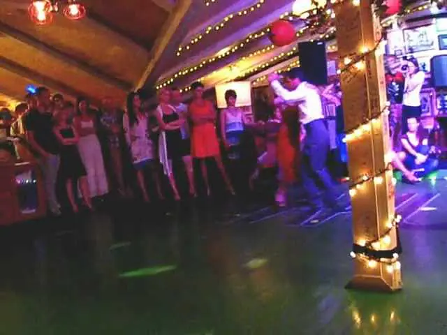 Video thumbnail for Eloy Prim y Natalia Petrova bailan Fumando Espero