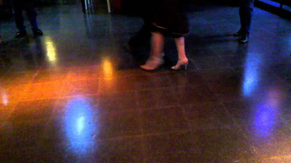 Video thumbnail for Daniela Roig y Hernán Prieto, clase de tango en La Viruta (13-10-2011)