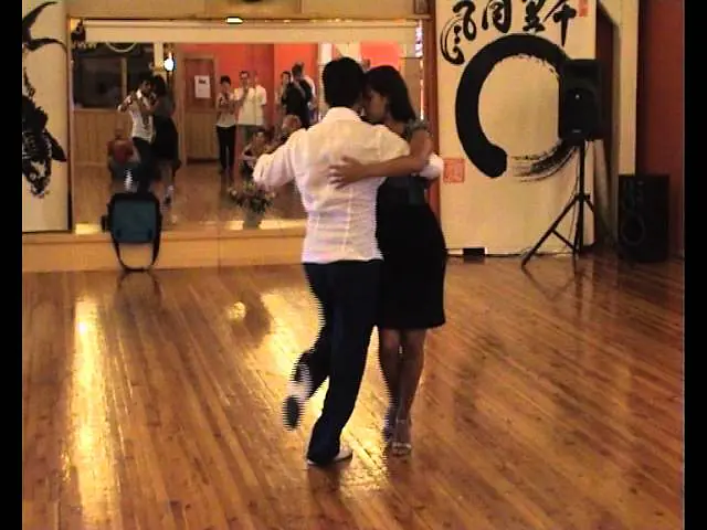 Video thumbnail for Sebastian Achaval y Roxana Suarez (July 9, 2011)