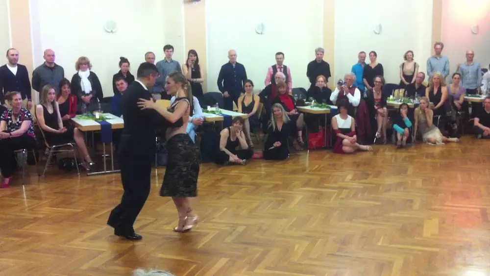 Video thumbnail for Sebastián Arce y Mariana Montes Showdance 5 (Tango Vals)