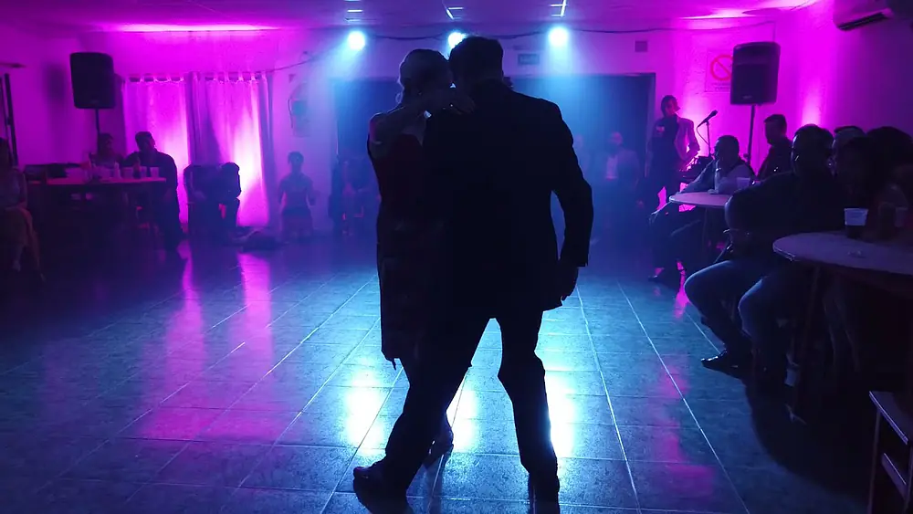 Video thumbnail for Diego Martin Valero y Delfina Pissani- Gallo Ciego ( Milonga " A Fuego Lento")