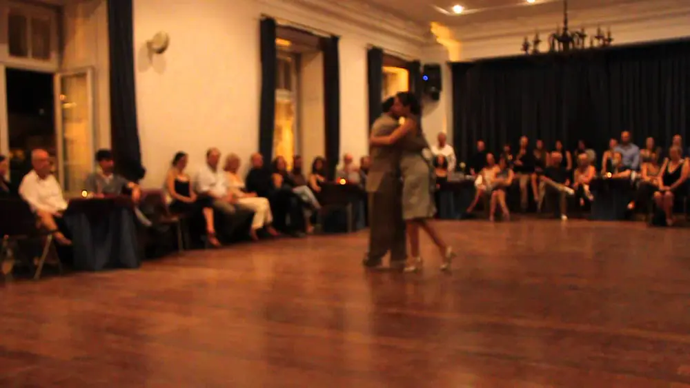 Video thumbnail for RICARDO VIQUEIRA E MARIA PLAZAOLA NA MILONGA DE LOS MAESTROS - 4/4