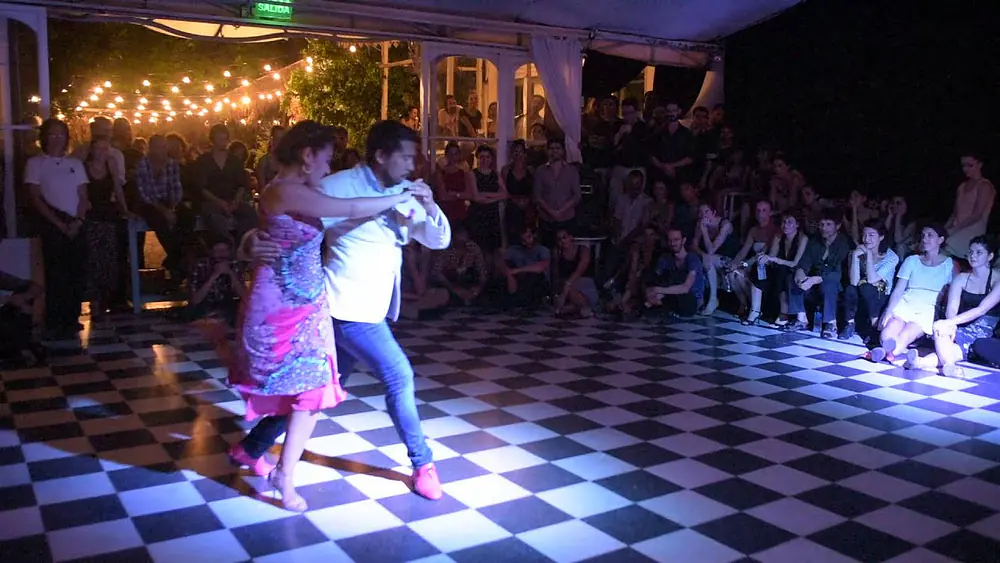 Video thumbnail for Corina Herrera y Octavio Fernandez en La Bicicleta Milonga 2/4