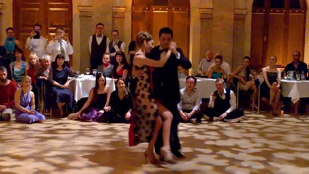 Video thumbnail for Rodrigo Palacios & Agustina Berenstein dancing No mientas