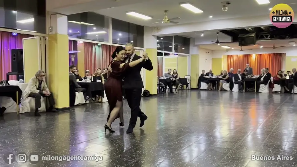 Video thumbnail for Claudio Gonzalez y Lan Yijia Wang - Milonga Gente Amiga - 25/JUN/2023 (2/3)