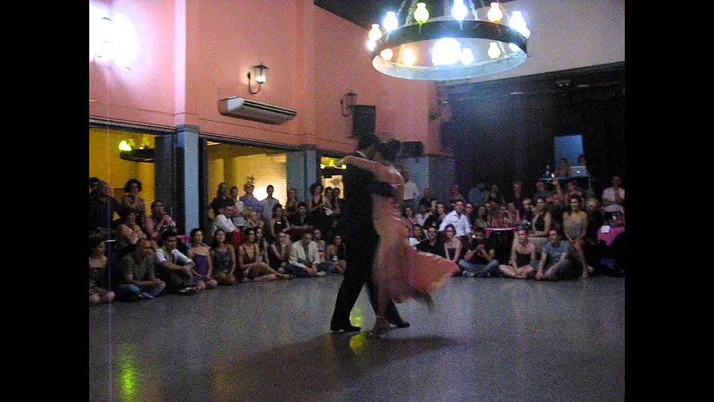 Video thumbnail for ROBERTO ZUCCARINO y MAGDALENA VALDEZ en Viva La Pepa Milonga (1/4)