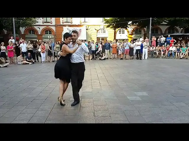 Video thumbnail for Cesar Agazzi & Uva Viginia  - La milonga de Buenos Aires / F.Canaro - Tango en el Barrio