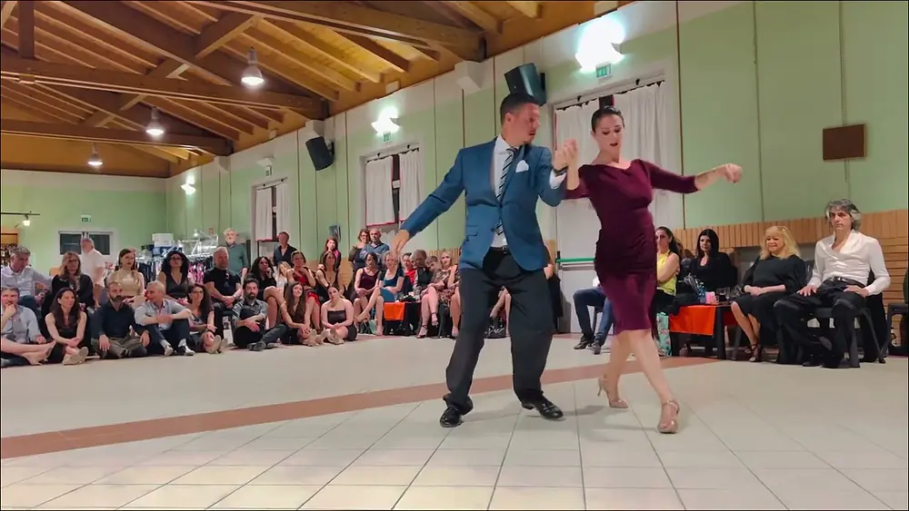 Video thumbnail for Show Barbara Carpino e Claudio Forte  @LaMaquinaTangueraCarrara Milongon al Fienile di Viareggio 4/5