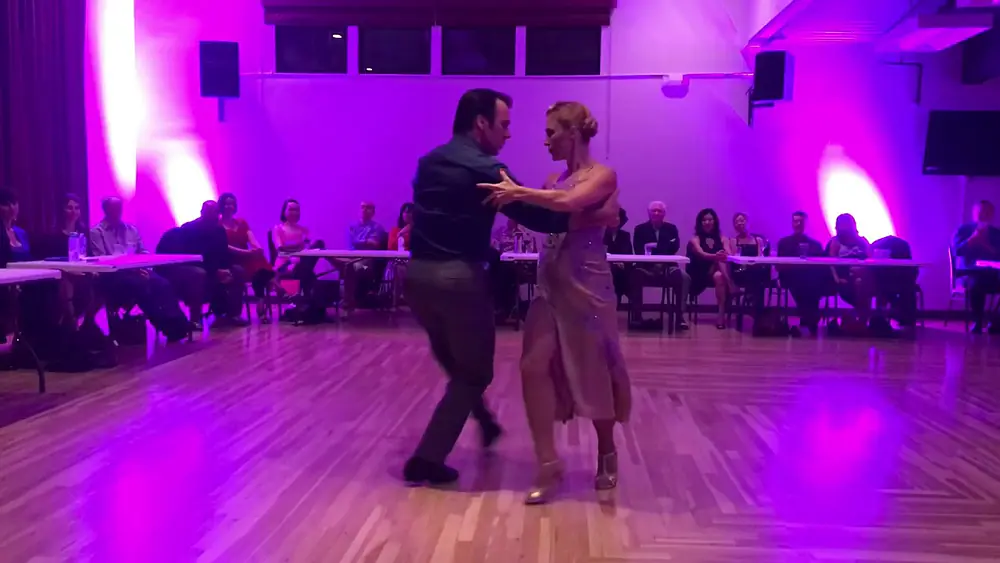Video thumbnail for Patricio Touceda & Melina Brufman Tango improvization Di Sarli.