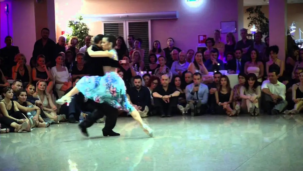 Video thumbnail for Neri Piliu e Yanina Quinones 5°Bari International Tango Congress 1/3