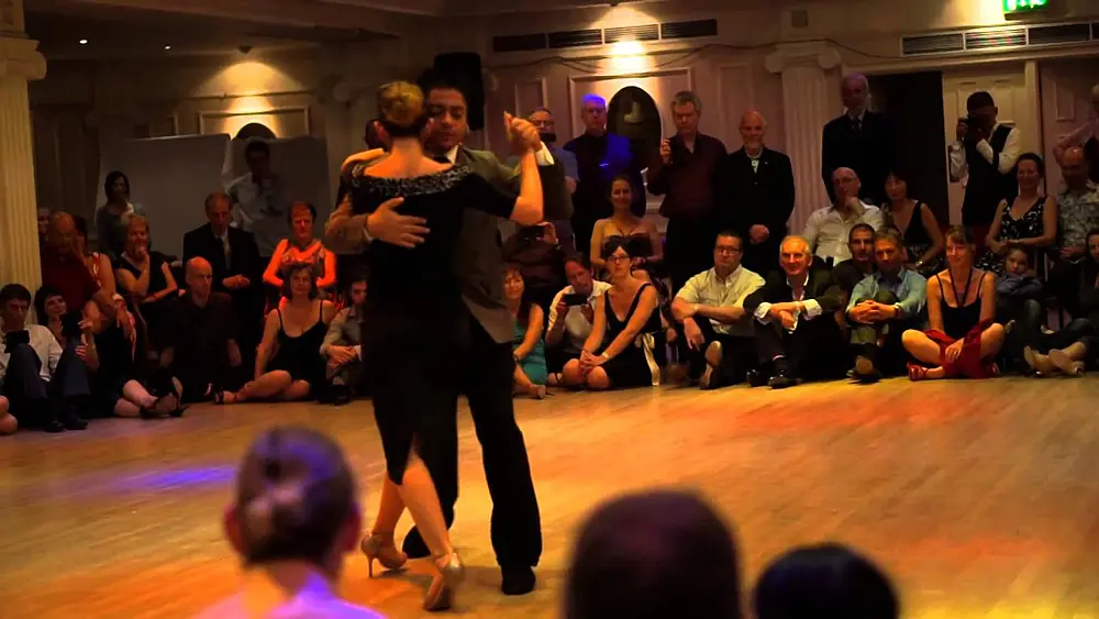 Video thumbnail for Carlitos y Noelia. Volvamos a Empezar - De Angelis