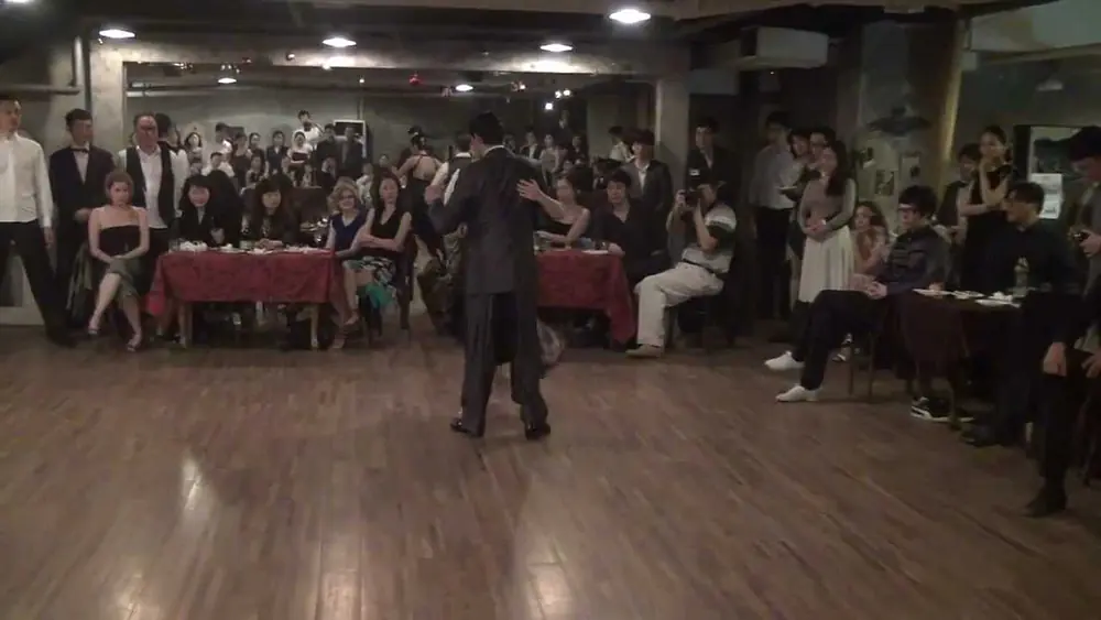 Video thumbnail for Facundo & Paola el 9 de marzo 2013 en Seoul (Vals) : La Serenata De Ayer - Juan D'Arienzo