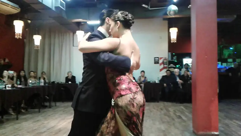 Video thumbnail for Bailaron Alexa Yepes Arbolera & Edwin Espinosa, en la Milonga de los Domingo. Part.2 - 31/07/16
