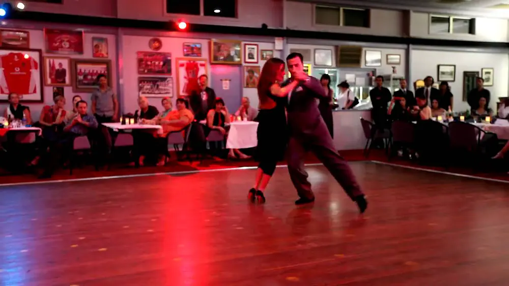 Video thumbnail for TangoFest Australia 2010: Laila and Leandro Oliver - Opening Milonga