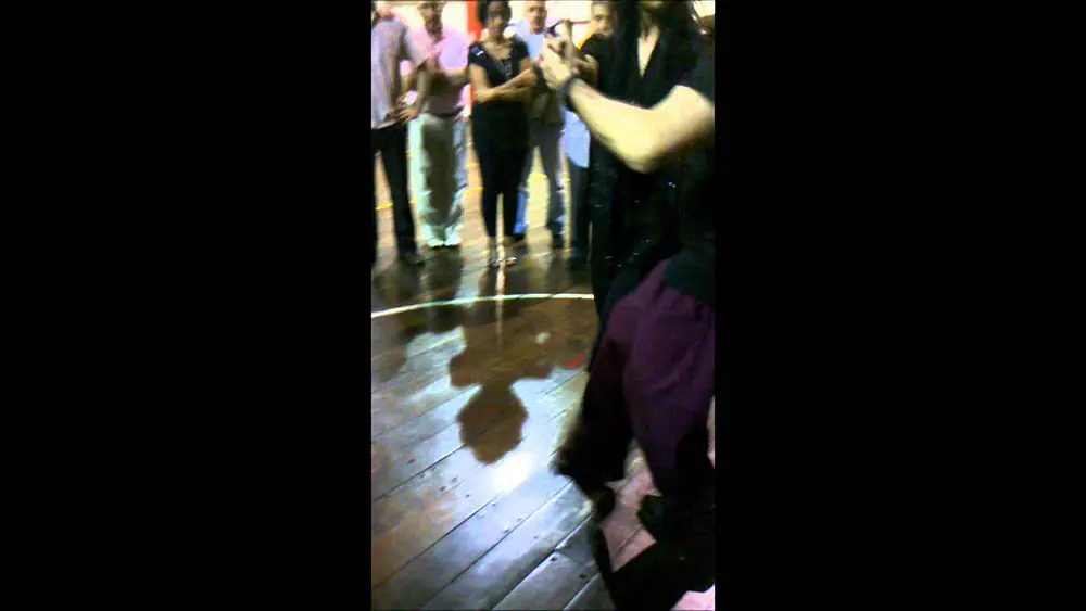 Video thumbnail for Marcelo La Valle y Mariela Pandelo, clase de tango en La Virua (27-08-2011)