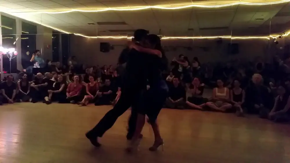 Video thumbnail for Argentine tango: Clarisa Aragón y Jonathan Saavedra - Mandria