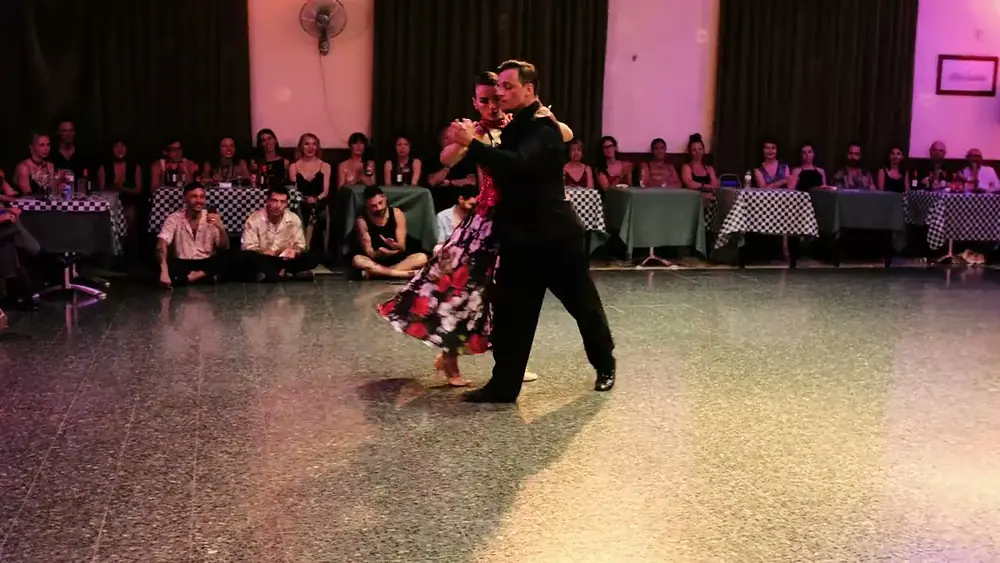 Video thumbnail for Laia Barrera i Edwin Olarte a Milonga Casa València Agost 2024