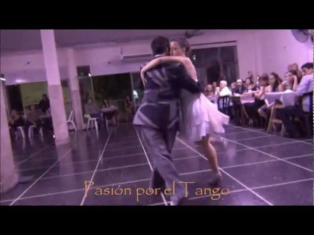 Video thumbnail for MARISOL MORALES y ALEJANDRO LARENAS bailando el tango POCAS PALABRAS en FLOREAL MILONGA