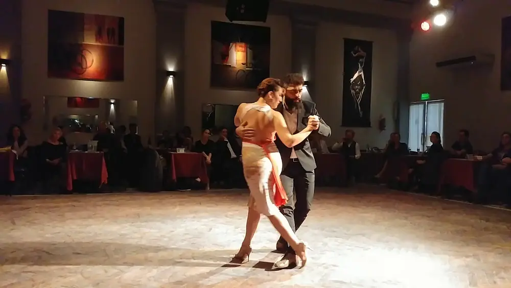 Video thumbnail for Konstantinos Riginos y Nadia Ibanez - Pocas Palabras 2/3