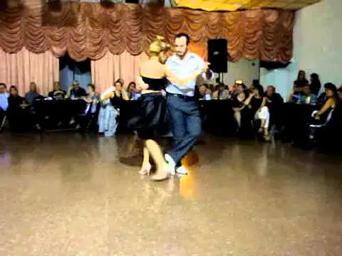 Video thumbnail for Noelia Hurtado y Pablo Rodriguez bailan en El Abrazo 2/4