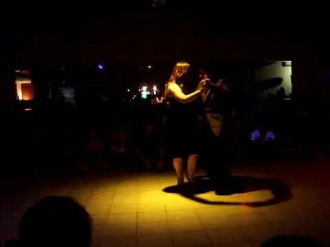 Video thumbnail for Fernando Sanchez y Ariadna Naveira bailan en Practica 8