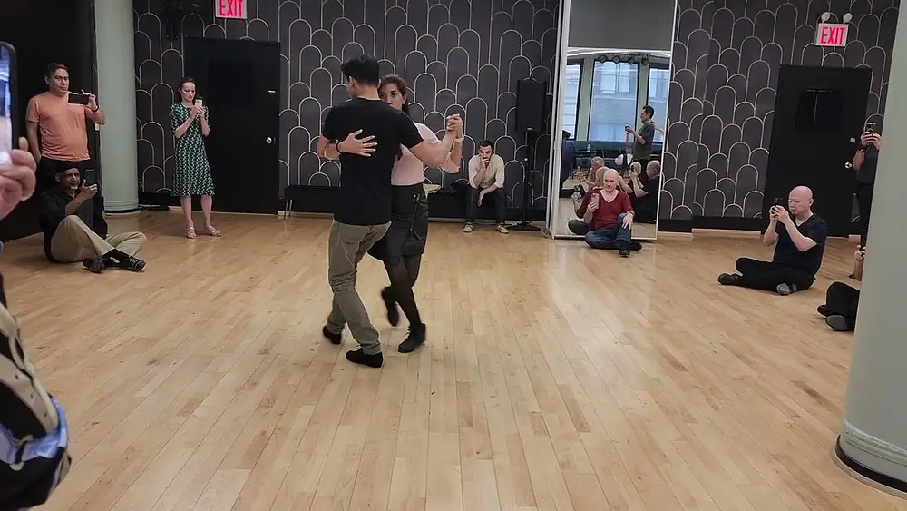 Video thumbnail for Argentine tango Workshop: Vals Technique - Roxana Suarez & Rainier Pereira