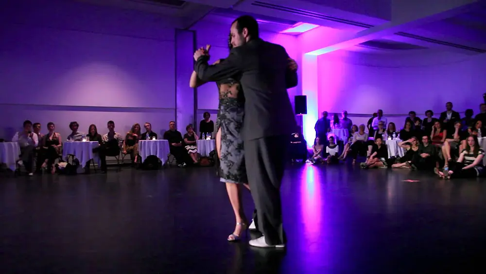 Video thumbnail for Pablo Rodriguez et Mariana Dragone, "Milonguero viejo" (tango).