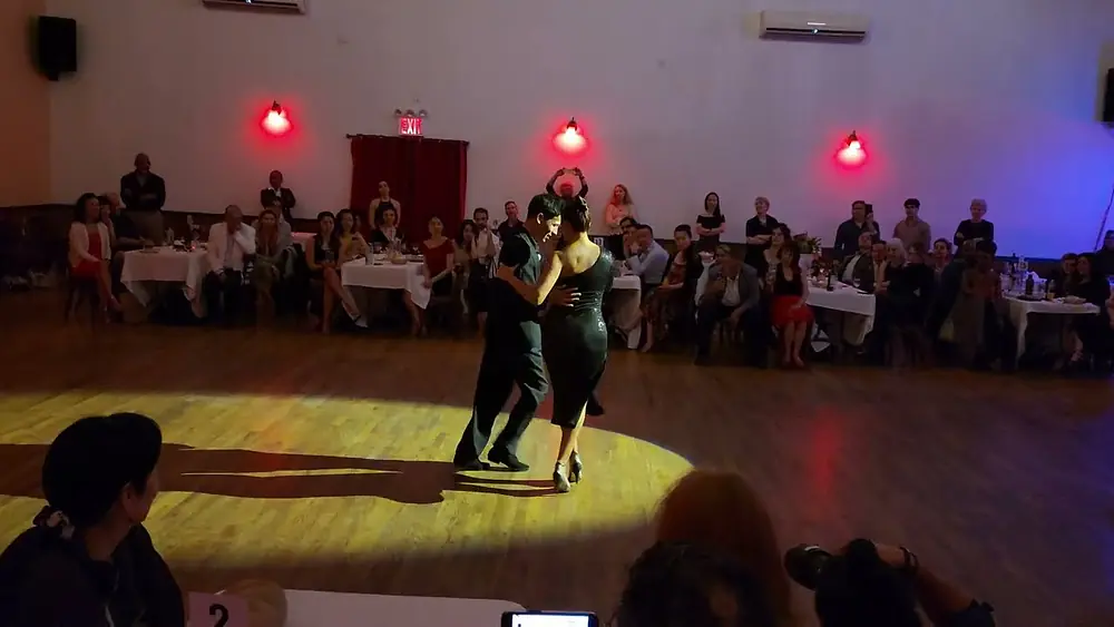 Video thumbnail for Argentine tango: Roxana Suarez & Rainier Pereira - Oro De Ley