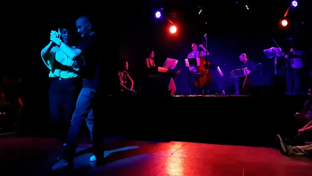 Video thumbnail for Rocio Lequio y Bruno Tombari + Tango Bardo - Loca