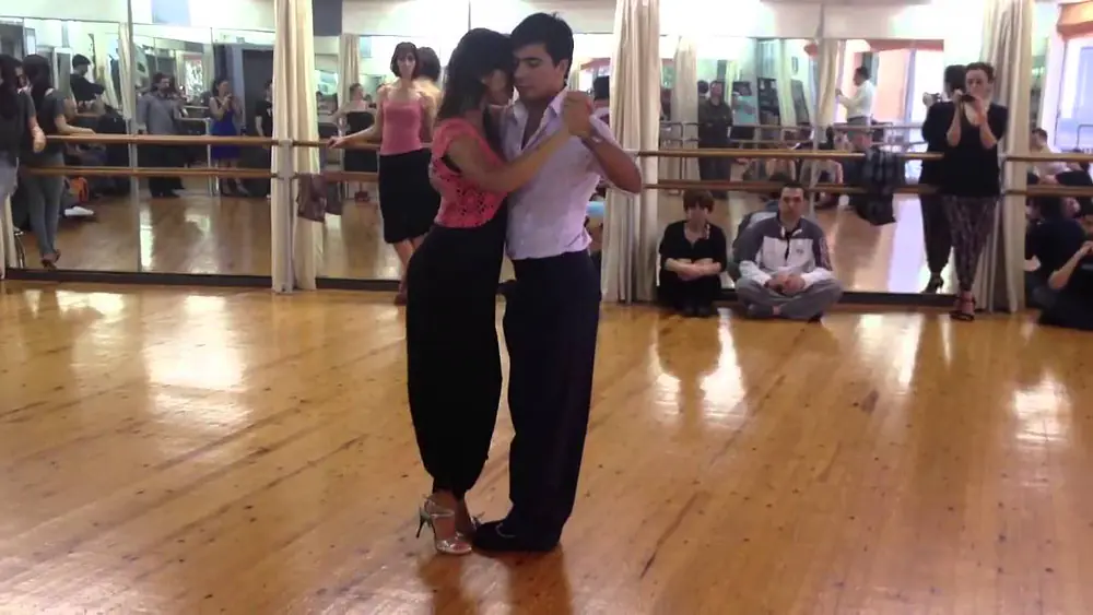 Video thumbnail for Sebastian Achaval y Roxana Suarez - clase de tango salon II