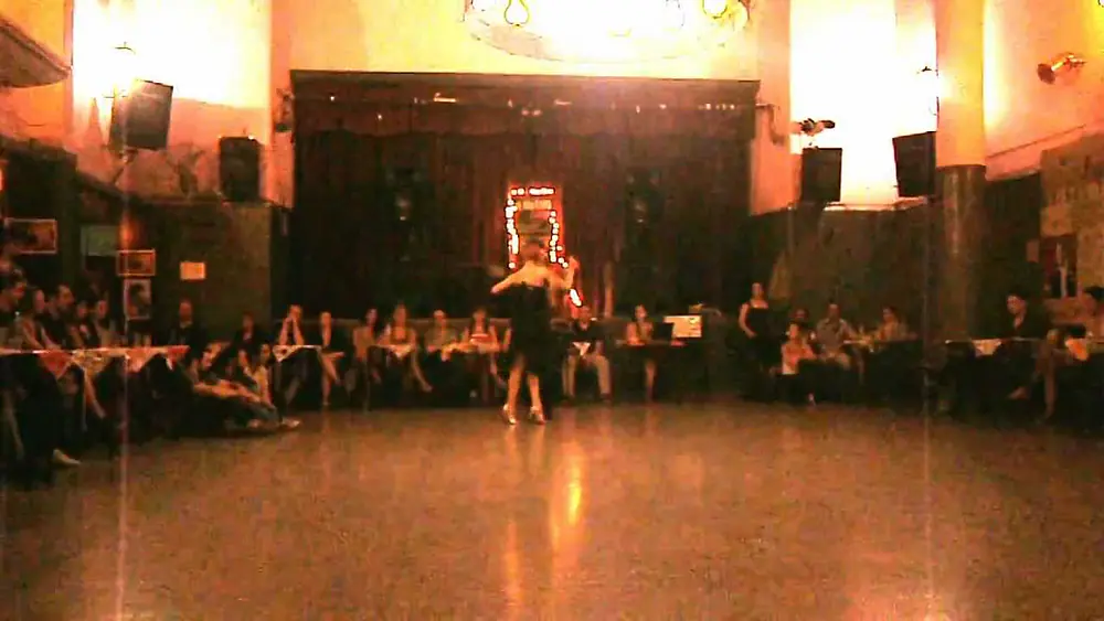 Video thumbnail for Eugenia Parrilla y Yanick Wyler en El Motivo Tango 3/12/12