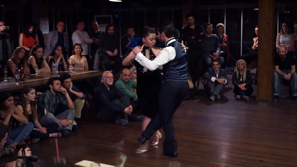 Video thumbnail for Alejandro Berón & Ezgi Ömüriş - Tu Boca Mintio