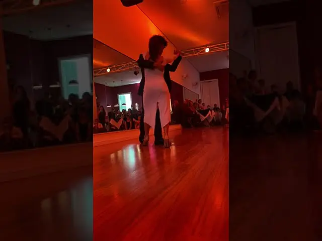 Video thumbnail for Gaby Mataloni & Vini Souza em la 2x4 Milonga Oct/22 2/3