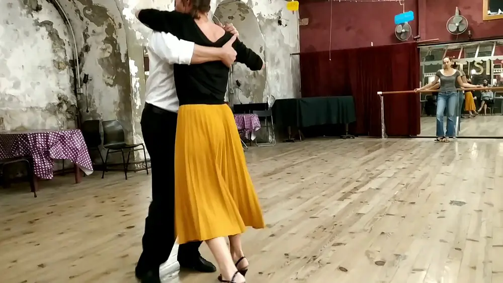 Video thumbnail for Résumé atelier inter confirme avance du 08/01/19
à Tango de soie avec Esteban Moreno