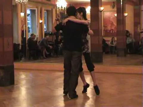 Video thumbnail for Tango Argentino práctica Karin Solana y Gustavo Vidal 20.05.2009