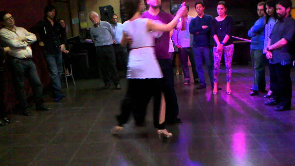 Video thumbnail for Daniela Roig y Hernán Prieto, Clase de tango en La Viruta (08-09-2011)