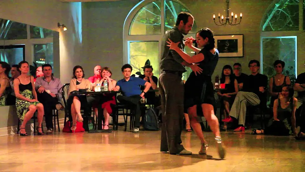 Video thumbnail for Pablo Rodriguez et Mariana Dragone, "Tigre viejo" (tango).