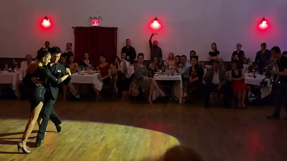 Video thumbnail for Argentine tango: Roxana Suarez & Rainier Pereira - Viejo Porton