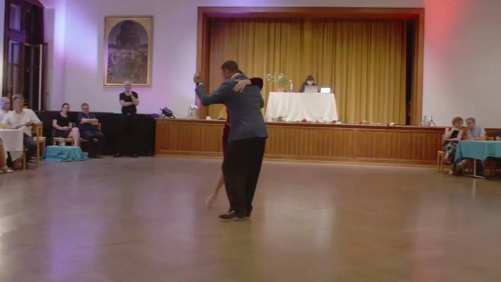 Video thumbnail for Barbara Carpino y Claudio Forte bailan Juan D'Arienzo - Mandria