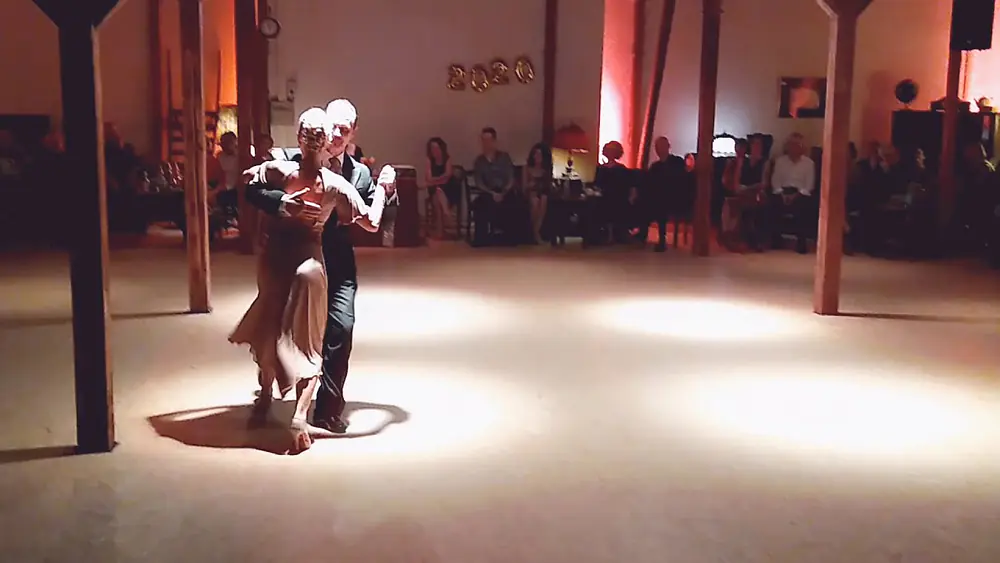 Video thumbnail for Patricia Hilliges & Matteo Panero @ Tango Ático, Hamburg, 15.2.2020, 3/4