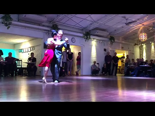 Video thumbnail for Nina González & Uwe Kops, Tango VidaMia, Köln, 18. Mai 2018, Milonga: "saca chispas", De Caro (3/3)