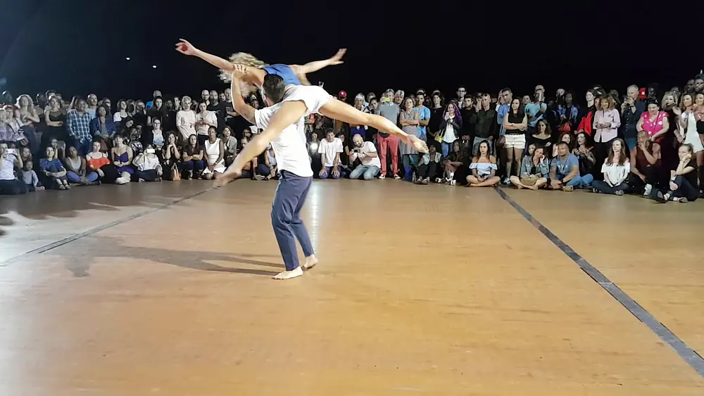 Video thumbnail for Jessica Yactine & Zio Alliance-Kizomba _ Dansons sur les Quais _ Bordeaux _ démo 1/2