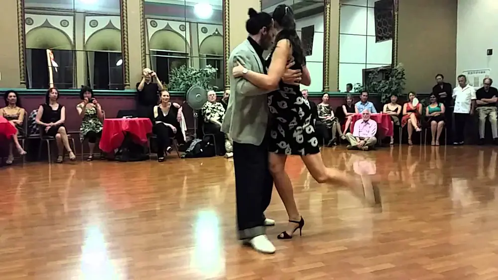 Video thumbnail for 2015.06.20 Juan Cantone & Sol Orozco, milonga Epoca 2