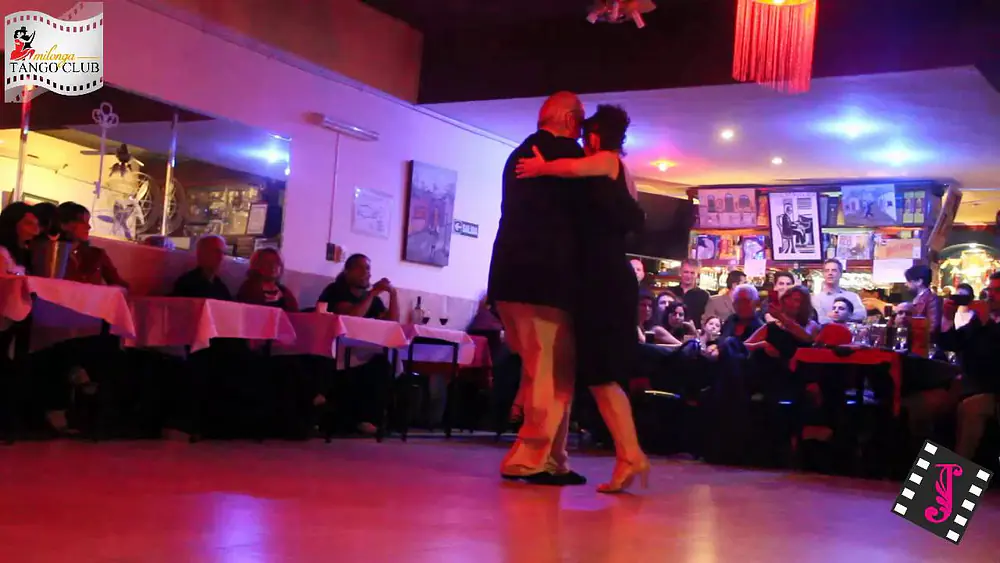 Video thumbnail for OSCAR CASAS y ANA MIGUEL en el Tango Club (Milonga)