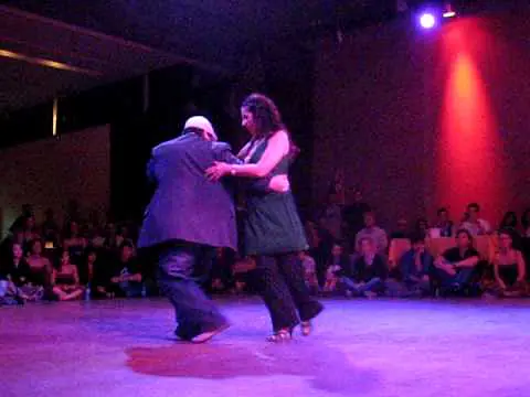 Video thumbnail for aoniken quiroga y carla marano 1 en Practica X, 22 de diciembre 2009 aoniken quiroga y carla marano