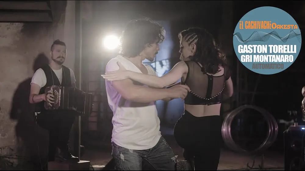 Video thumbnail for Gaston Torelli & Gri Montanaro bailan con El Cachivache en Monster Streaming - Tango electronico