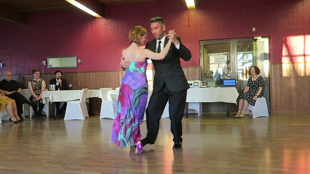 Video thumbnail for Javier Diaz y Julia Zueva Tangon askelin koti kesää 2019 3